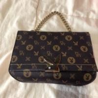 ราคา กระเป๋าสะพายข้างplayboy แท้100% (2068581804)