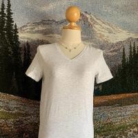 ราคา เสื้อยืด H&M คอวี อก32-34 มือสอง (40721045075)