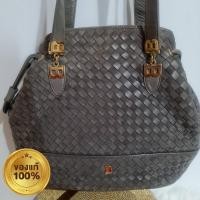 ราคา กระเป๋าสะพาย Bally หนังสานสีเทามือสองของแท้อะไหล่สีทองมีสายสองเส้นมาพร้อมถงผ้าฺคู่ตัวหนังนิ่มเหมือนโบเทก้า (21736736669)