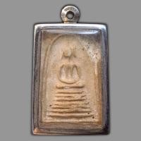 ราคา พระสมเด็จหูบายศรี พิมพ์ 7 ชั้น เนื้อเก่ามีมวลสาร มีรอยบิ่น (46801337042)