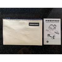 ราคา Freitag Blair เล่มครบ มือสอง ของแท้ 100% สีขาว ซิปสีกรม ราคา 900 บาท (19956890726)