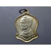 ราคา เหรียญที่ระลึกในหลวง 60 พรรษา เนื้อเงิน ทรงระฆังคว่ำ (พิมพ์ไม่มี นกวายุภักษ์) 2530 (11099140614)