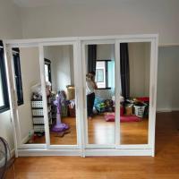 ราคา พร้อมส่ง ตู้เสื้อผ้าบานเลื่อนขนาดใหญ่กว้าง 240 ซม.กระจกส่อง4บานภายในการใช้งานครบทุกฟังค์ชั่น ราคาถูกติดตั้งฟรีทั่วประเทศ (40125432492)