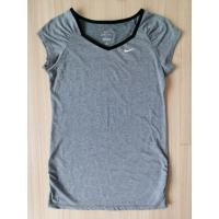 ราคา เสื้อยืด Nike Dri-fit Size L ของแท้ ผ้าดี ผู้หญิงสีเทาเข้ม วัดจากตัวเสื้อ ขนาดประมาณ ความยาวเสื้อ 26 นิ้ว รอบอก 34 นิ้ว (44456689140)