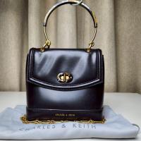 ราคา CHARLES & KEITH ของแท้ซื้อเองจาก shop ใช้งานแล้วสภาพดี (24096571600)