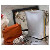 ราคา กระเป๋าทรง Bucket แบรนด์แท้ David Jones สีเงิน (2329133141)