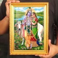 ราคา กรอบรูปมงคล พระกฤษณะพระแม่ราธา กรอบขนาด26.0x35.0 เซนติเมตร ตั้งโต๊ะ แขวนได้ กรอบคละแบบ วัตถุมงคล สีทองคละแบบ (50500825102)