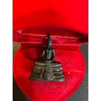 ราคา No911 พระกริ่งหลวงพ่อโสธร ภปร. หลังตราครองราชย์ 50 ปี เนื้อโลหะรมดำ รุ่นย้อนยุคสร้างพระอุโบสถ ปี 2540 (28464443655)