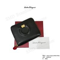 ราคา Salvatore Ferragamo กระเป๋าสตางค์หนังใบสั้นแบบซิป รุ่น Gancini Zippered Bifold Wallet Code: 0683645 (9597579799)