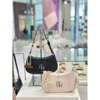 ราคา LYN shoulder bag กระเป๋าสะพายไหล่ New collection✨ (44351414019)