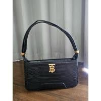 ราคา กระเป๋าหนังสีดำ สะพายบ่า มือสอง Burberry (49600685101)