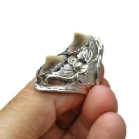 ราคา - แหวน เงินแท้ 92.5% ฝังหัวกระเบนท้องน้ำแท้ ขนาด 0.6×1.35 ซม. จำนวน 2 หัว ( ไม่ผ่านการฟอกขาวครับ ) (20479725763)