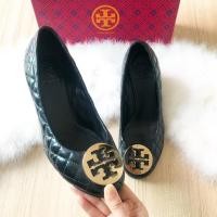 ราคา Tory Burch s.9.5 authentic% หนังแก้วสีดำ นุ่มนิ่มอะไหล่ทองเงาวิ้ง ส้นเตารีด (1587564022)