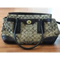 ราคา กระเป๋า Coach แท้ มือสองสภาพดีมาก90% (ขนาด สูง10*กว้าง17*ลึก5.5 นิ้ว) (374732557)