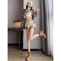 ราคา Gradient Khaki Denim กางเกงขาสั้นผู้หญิง ทรงA-line สแลมม์เอวบางสูง (42326293438)