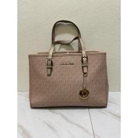 ราคา กระเป๋า Michael Kors ทรงถัง มือสอง ของแท้ สีชมพูอ่อน ขนาด 12 นิ้ว (25309735220)