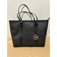 ราคา Michael Kors ทรงช้อปปิ้ง ขนาดประมาณ 13 ถึง 14 นิ้ว ของแท้ 100% มีตำหนิ (24971048384)