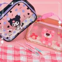 ราคา กระเป๋าสตางค์อเนกประสงค์โปร่งใสโฮโลแกรมกระเป๋าถือ Sanrio KuromiLotso Character Motif กระเป๋าขนาดใหญ่เครื่องสําอางแต่งหน้าสบู่ Pompom (26987915867)