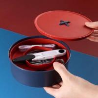 ราคา พร้อมส่งจากเชียงใหม่กล่องอุปกรณ์เย็บผ้า มาในกล่องสวยเท่ห์ อุปกรณ์ครบครัน มีด้าย 18 หลอด 18 สีเลยค่ะ (4834765966)