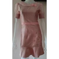 ราคา ชุดเดรสผ้าไหมสี่เส้น มือสอง สีชมพู แต่งแขนและปกด้วยผ้าแก้ว อัดซับผ้ากาว อก 32 เอว 26 สะโพก 35 ยาว 33 วงแขน 15 สวยมากค่ะ (28487605544)