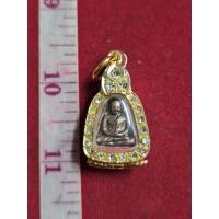 ราคา เหรียญจอบหลวงพ่อเงินวัดบางคลานเนื้อทองแดงพร้อมกรอบทองใบค่อนแท้ ของแท้ผ่านพิธีปลุกเสกแล้ว (43122900591)