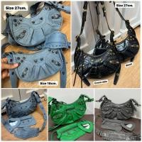 ราคา กระเป๋าสะพายไหล่ LC PU Premium Leather 27 & 18 CM. หนังลายจระเข้/หนังซามัว/ผ้ายีนส์ ประดับหมุด แฟชั่นเรโทรสไตล์แบรนด์เนม (21384709423)
