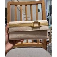 ราคา กระเป๋าสตางค์ใบยาว มือสอง น้องดิออร์ สวยสะอาดช่องใส่การ์ดเยอะ คุ้มๆค่ะ (43869079130)