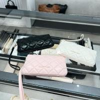ราคา Charles&keith กระเป๋าสตางค์ มีโค้ดลด30% Cressida Quilted Wristlet กระเป๋าสตางค์คล้องแขน (25429795579)