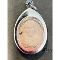 ราคา พระผงรุ่นแรกครูบาอินทร (เนื้อว่าน) ด้านหลังติดจีวรและเกศา ครูบาอินทร วัดสันป่ายางหลวงลำพูน ปี2554 (29384401132)