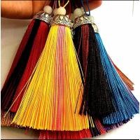ราคา พู่ไหมเทียม ขั้วโลหะมีลวดลาย เส้นด้ายหลายสี เงางาม ใช้ห้อยประดังได้ทั่วไป เช่นห้อยกระเป๋า แขวนหน้ารถประกอบเครื่องราง ฯลฯ (24063121563)
