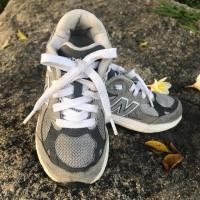 ราคา รองเท้าผ้าใบเด็ก รองเท้าผ้าใบ new balance มือสองของแท้ (1815826146)