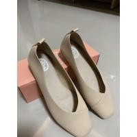 ราคา รองเท้าคัทชูสีครีม De' Shoes House (8814491008)
