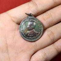 ราคา เหรียญรัชกาลที่5 โรงเรียนเทพศิรินทร์ ที่ระลึกครบรอบ100ปี ปี2528 อีกด้านรูปสมเด็จพระพุทธโฆษาจารย์เจริญ (24634514343)