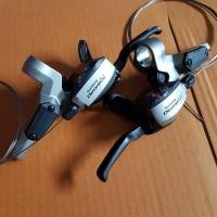 ราคา มือตบดิสน้ำมัน 3x9 สปีด Shimano Deore LX ST-M585 Shifter Brake Lever Hydraulic ของใหม่ (27216679944)