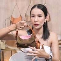 ราคา พร้อมส่ง ทรงหมอนมินิ รุ่นวาเลนไทน์ 8นิ้ว ทรงคล้าย aristotle bento กระเป๋า ponyponyshop888 โพนี่โพนี่ กระเป๋าผ้าไนล่อน (18739628573)