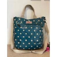 ราคา Cath Kidston แท้ ทรงถือพร้อมสายสะพายเดิมๆ ฐาน 11 นิ้ว สีสวย สภาพดี ผ้าไม่มีขาดไม่มีรัน มีร่องรอยใช้งานมือสองทั่วไป (29392303660)