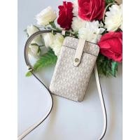 ราคา กระเป๋าใส่โทรศัพท์ Logo Smartphone Crossbody Bag | Michael Kors (24220994497)