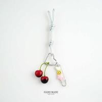 ราคา กระเป๋าสามมิติน่ารักเชอร์รี่ สายหนังครีมอ่อนโยน Keyfob Lanyards หูฟังกล้องขาชนสี (29386288379)