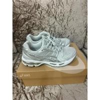 ราคา (used) รองเท้าผ้าใบ Asics Gel Kayano 14 ผู้หญิง size 6.5 US / 23.5 cm ซื้อจาก Carnival (42367781945)