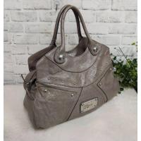 ราคา กระเป๋าหนังแท้ GUESS EST.1981 1ช่องซิปหลัก มีช่องย่อย ราคา : 850 กว้าง 16นิ้ว สูง 11นิ้ว ฐาน 5.5นิ้ว (24443137762)