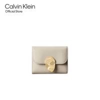 ราคา CALVIN KLEIN กระเป๋าสตางค์ผู้หญิง Stone Lock Slouchy รุ่น 4F1062G RMU - สีครีม (43462597772)