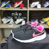 ราคา ไนกี้(Nike)รองเท้าผ้าใบเด็กแบรนด์ดังมือ 2 เบอร์ 26 ยาว15.0 ซม. สีดำ โลโก้ชมพู (19881205536)