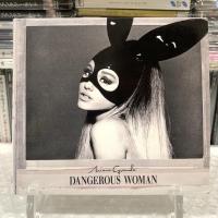 ราคา (พร้อมส่ง) CD ซีดีเพลง: Ariana Grande — Dangerous Woman (Deluxe Edition) [แผ่น EU] (14184225770)