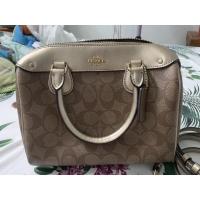 ราคา ส่งฟรี หมอน COACH แท้ 9” มือสอง (6162424480)