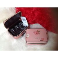ราคา Coach กระเป๋าซิบรอบ กล่องใส่ยา สีชมพูดอกๆ มาพร้อมขวดแยก 3 ขวด (1947923836)