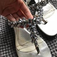 ราคา รองเท้ารัดส้นvnc (780680891)