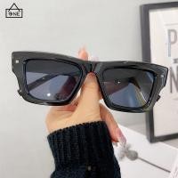 ราคา COD❤️แว่นตากันแดดกรอบเหลี่ยมสไตล์ฮิปฮอปแฟชั่นป้องกันรังสียูวีแว่นตาสำหรับผู้ชายและผู้หญิง-a.one (29368667410)
