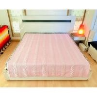 ราคา ผ้าห่ม หรือผ้าคลุมเตียง ขนาด 5.5-6ฟุต ผ้าแพรสีชมพูเย็บลายลอนปักลายดอกกุหลาบ มือสองสภาพดี สินค้าญี่ปุ่น-เกาหลีแท้ (26552585017)