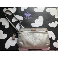 ราคา Coach คล้องมือแท้100% มือสอง #Coach (7067883978)