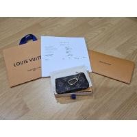 ราคา Louis vuitton LV keypouch monogram (very like new) (22485848587)